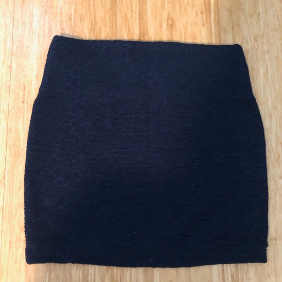 BCBG navy bodycon skirt, great condition - Picture 3 of 5